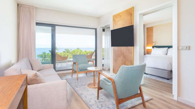 <b>Radisson Hotel Saint Denis, La Reunion Suite</b>. Images powered by <a href="https://iceportal.shijigroup.com/" title="IcePortal" target="_blank">IcePortal</a>.