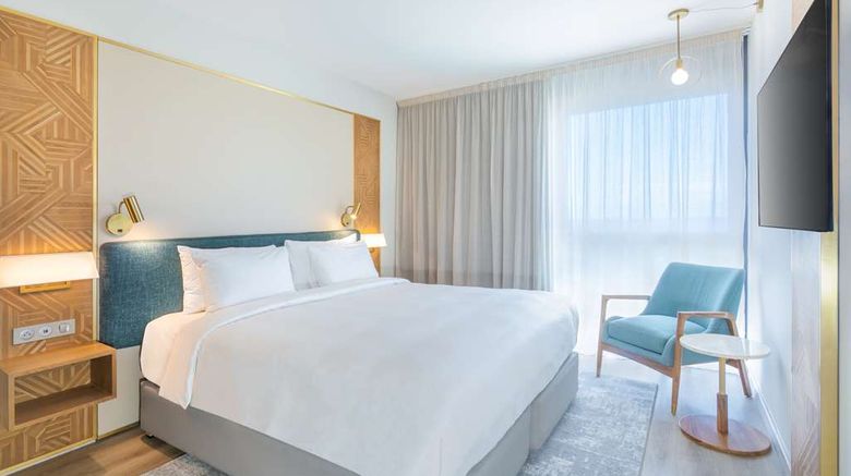<b>Radisson Hotel Saint Denis, La Reunion Room</b>. Images powered by <a href="https://iceportal.shijigroup.com/" title="IcePortal" target="_blank">IcePortal</a>.