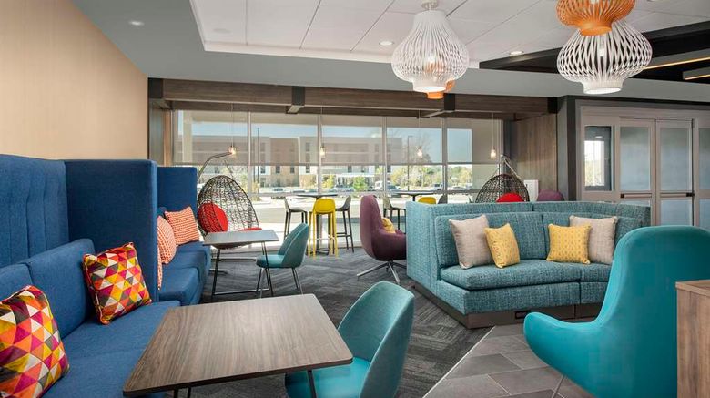 <b>Tru by Hilton Beaufort Lobby</b>. Images powered by <a href="https://iceportal.shijigroup.com/" title="IcePortal" target="_blank">IcePortal</a>.