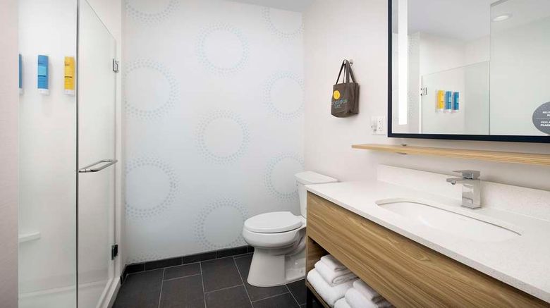 <b>Tru by Hilton Beaufort Room</b>. Images powered by <a href="https://iceportal.shijigroup.com/" title="IcePortal" target="_blank">IcePortal</a>.