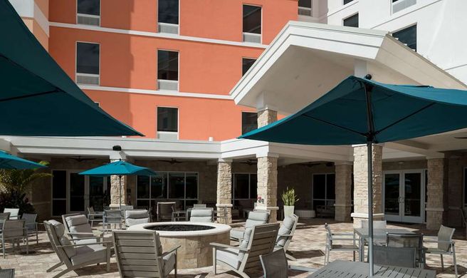 Hampton Inn & Suites Cruise Port Exterior