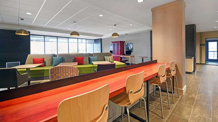 Home2 Suites by Hilton Utica Lobby