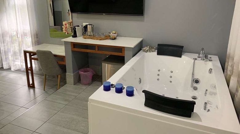 <b>Ecolux Boutique Hotel Mozambique Room</b>. Images powered by <a href="https://iceportal.shijigroup.com/" title="IcePortal" target="_blank">IcePortal</a>.