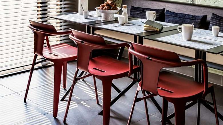 <b>OKKO Hotels Paris Rueil-Malmaison Restaurant</b>. Images powered by <a href="https://iceportal.shijigroup.com/" title="IcePortal" target="_blank">IcePortal</a>.