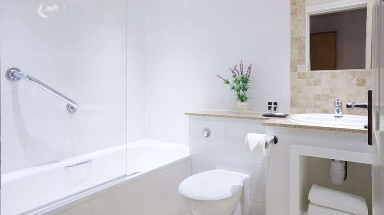 <b>Warrington, Sure Hotel Collection by BW Room</b>. Images powered by <a href="https://iceportal.shijigroup.com/" title="IcePortal" target="_blank">IcePortal</a>.