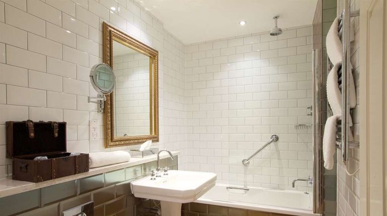 <b>Liverpool Inn, Sure Hotel Coll by BW Room</b>. Images powered by <a href="https://iceportal.shijigroup.com/" title="IcePortal" target="_blank">IcePortal</a>.