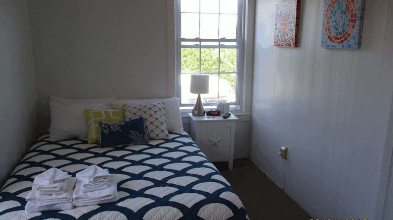 <b>Surfside Inn Room</b>. Images powered by <a href="https://iceportal.shijigroup.com/" title="IcePortal" target="_blank">IcePortal</a>.