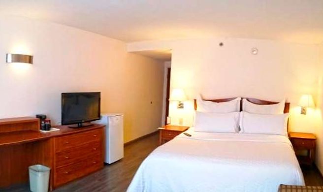 One Celaya Room