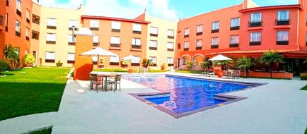 One Celaya Pool