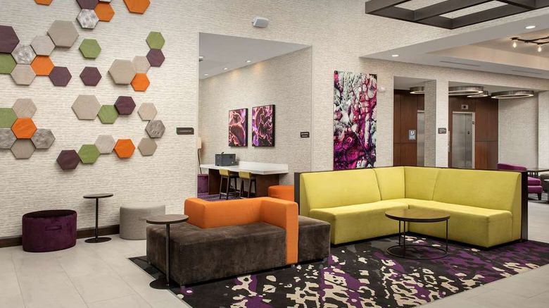 <b>Hilton Garden Inn Columbia Airport Lobby</b>. Images powered by <a href="https://iceportal.shijigroup.com/" title="IcePortal" target="_blank">IcePortal</a>.
