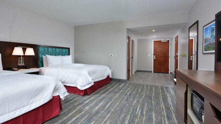 Hampton Inn & Suites Charlotte North 485 Room