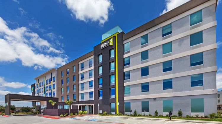 Home2 Suites by Hilton Laredo Exterior