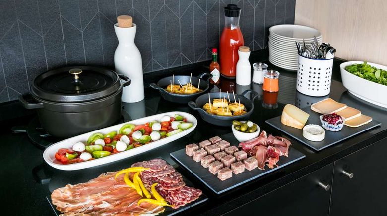 <b>OKKO Hotels Bayonne Centre Restaurant</b>. Images powered by <a href="https://iceportal.shijigroup.com/" title="IcePortal" target="_blank">IcePortal</a>.
