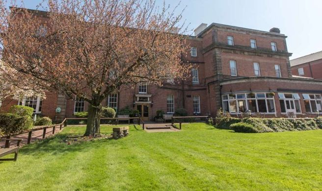 Derby Midland, BW Signature Collection Exterior