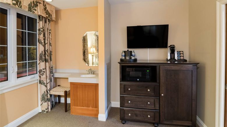 <b>The Port Inn Ascend Hotel Collection Suite</b>. Images powered by <a href="https://iceportal.shijigroup.com/" title="IcePortal" target="_blank">IcePortal</a>.