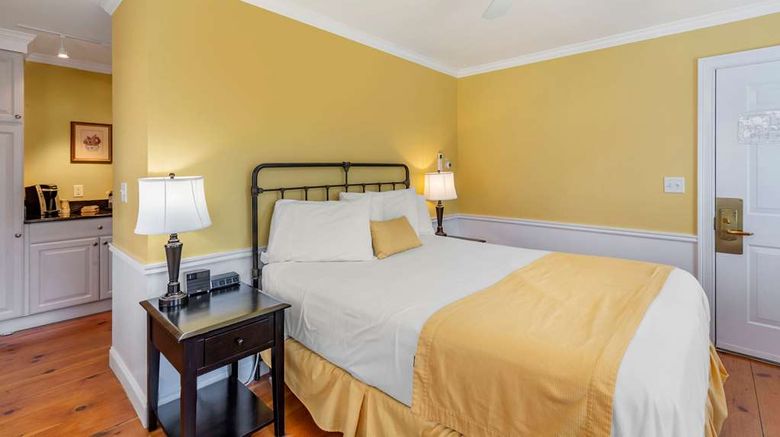 <b>Essex Street Inn Room</b>. Images powered by <a href="https://iceportal.shijigroup.com/" title="IcePortal" target="_blank">IcePortal</a>.