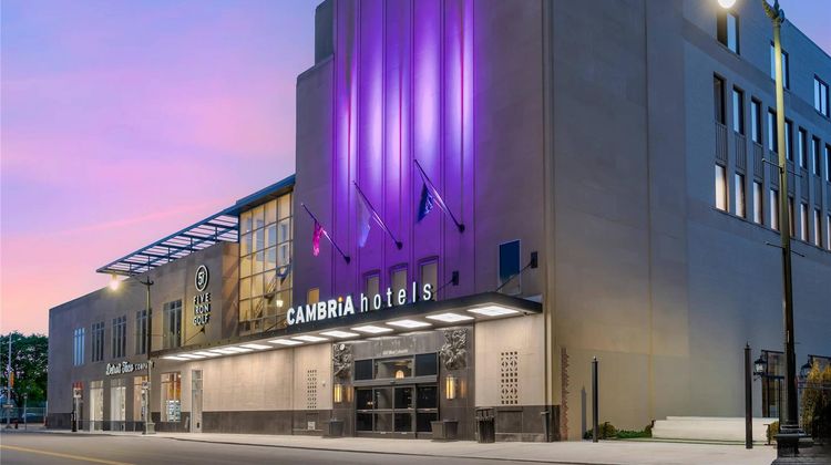 Cambria Hotel Detroit Downtown Exterior
