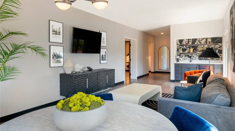 Cambria Hotel Detroit Downtown Suite