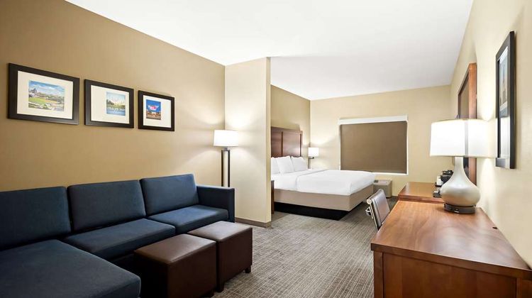 Comfort Inn & Suites High Point-Archdale Suite