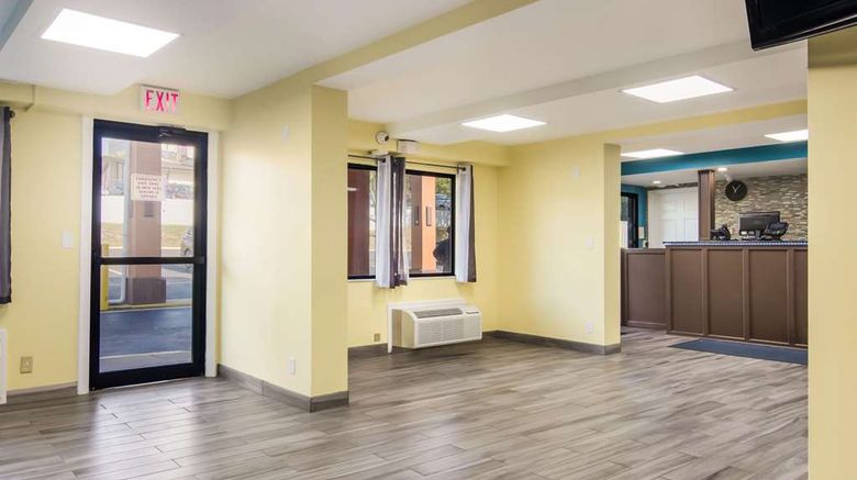<b>Rodeway Inn & Suites Lobby</b>. Images powered by <a href="https://iceportal.shijigroup.com/" title="IcePortal" target="_blank">IcePortal</a>.