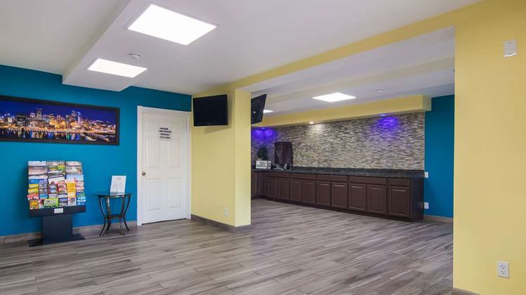 Rodeway Inn & Suites Lobby