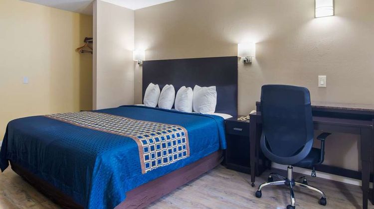 Rodeway Inn & Suites Room