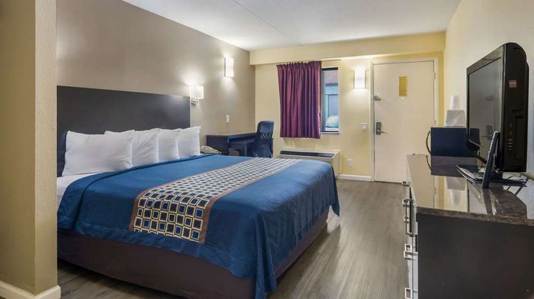 Rodeway Inn & Suites Room