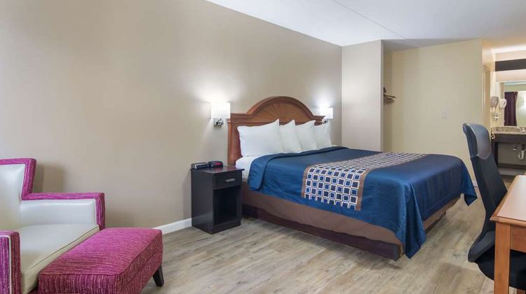 Rodeway Inn & Suites Room