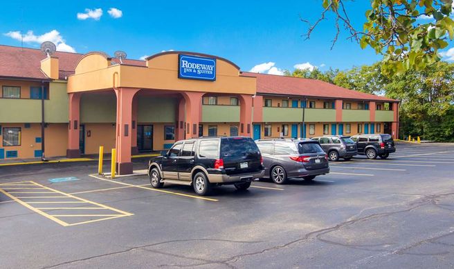Rodeway Inn & Suites Exterior
