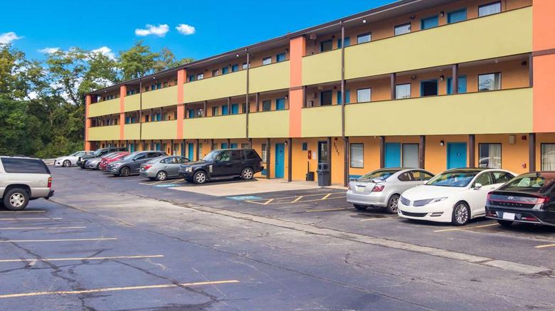 <b>Rodeway Inn & Suites Exterior</b>. Images powered by <a href="https://iceportal.shijigroup.com/" title="IcePortal" target="_blank">IcePortal</a>.