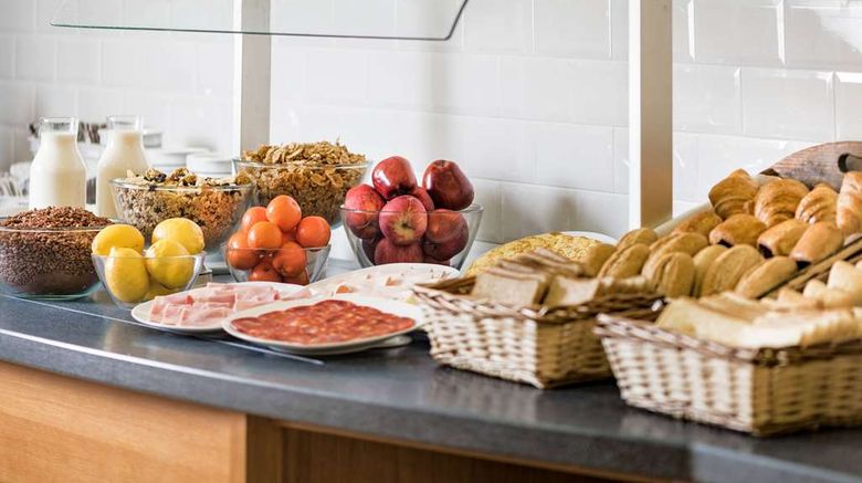 <b>Ramada by Wyndham Madrid Tres Cantos Restaurant</b>. Images powered by <a href="https://iceportal.shijigroup.com/" title="IcePortal" target="_blank">IcePortal</a>.