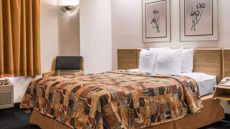 <b>Days Inn by Wyndham Flint Bishop Airport Room</b>. Images powered by <a href="https://iceportal.shijigroup.com/" title="IcePortal" target="_blank">IcePortal</a>.