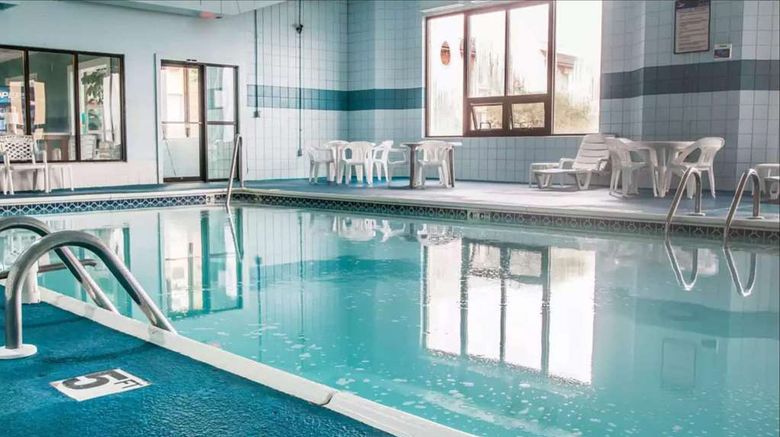 <b>Days Inn by Wyndham Flint Bishop Airport Pool</b>. Images powered by <a href="https://iceportal.shijigroup.com/" title="IcePortal" target="_blank">IcePortal</a>.