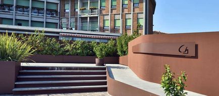 Carlton Hotel Exterior