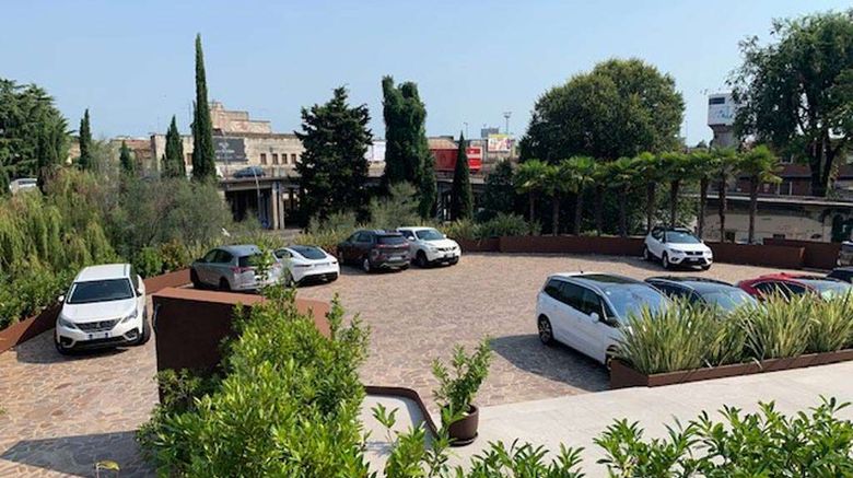 <b>Carlton Hotel Exterior</b>. Images powered by <a href="https://iceportal.shijigroup.com/" title="IcePortal" target="_blank">IcePortal</a>.