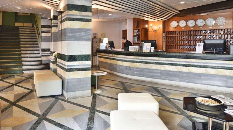 <b>Carlton Hotel Lobby</b>. Images powered by <a href="https://iceportal.shijigroup.com/" title="IcePortal" target="_blank">IcePortal</a>.