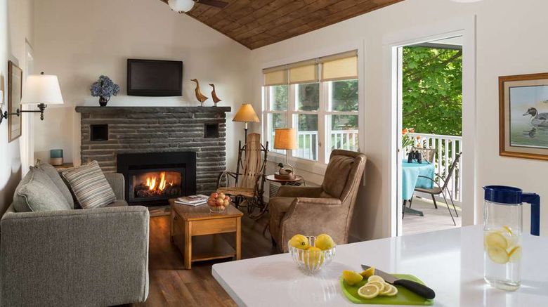 <b>Silver Birches Resort Suite</b>. Images powered by <a href="https://iceportal.shijigroup.com/" title="IcePortal" target="_blank">IcePortal</a>.