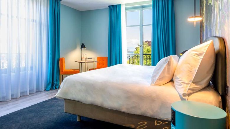 <b>Hotel Marmont Room</b>. Images powered by <a href="https://iceportal.shijigroup.com/" title="IcePortal" target="_blank">IcePortal</a>.