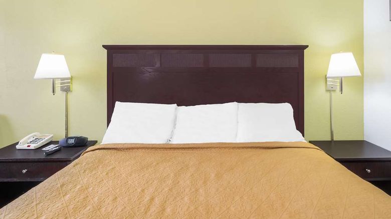 <b>Knights Inn Chattanooga Room</b>. Images powered by <a href="https://iceportal.shijigroup.com/" title="IcePortal" target="_blank">IcePortal</a>.