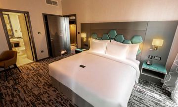 Edge Creekside Hotel