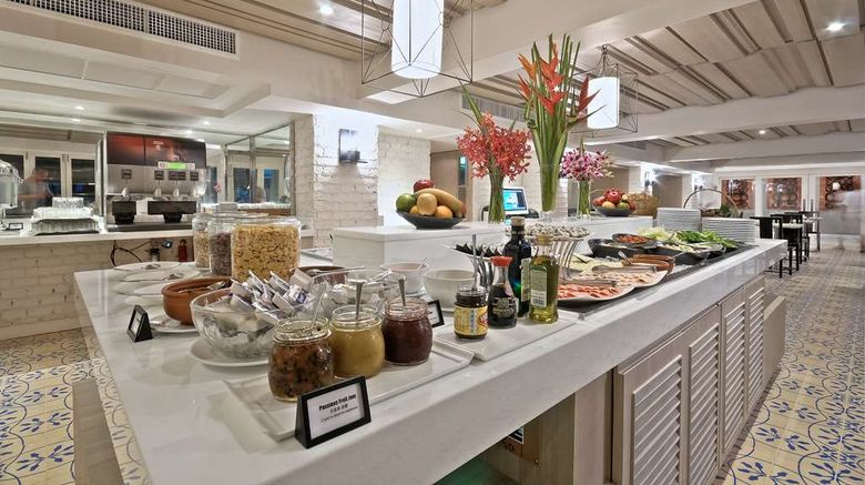 <b>Burasari Resort Restaurant</b>. Images powered by <a href="https://iceportal.shijigroup.com/" title="IcePortal" target="_blank">IcePortal</a>.