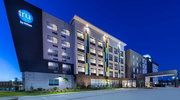 Tru by Hilton Laredo Airport Exterior