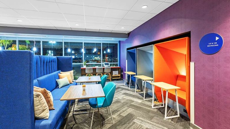 <b>Tru by Hilton Laredo Airport Lobby</b>. Images powered by <a href="https://iceportal.shijigroup.com/" title="IcePortal" target="_blank">IcePortal</a>.