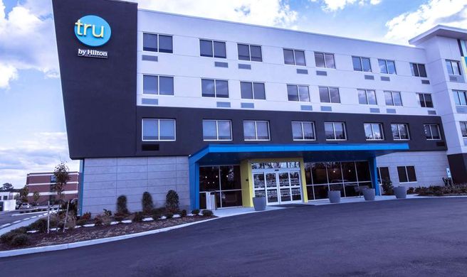 Tru by Hilton Norfolk Airport Exterior