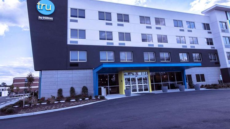 Tru by Hilton Norfolk Airport Exterior