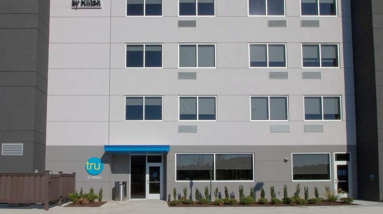 Tru by Hilton Norfolk Airport Exterior