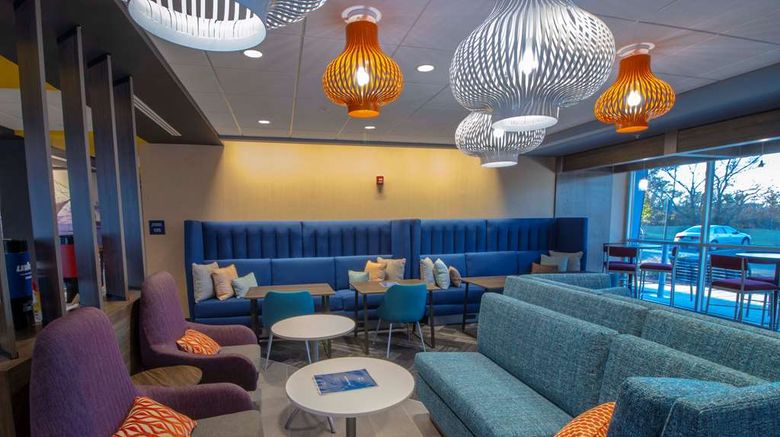 <b>Tru by Hilton Norfolk Airport Lobby</b>. Images powered by <a href="https://iceportal.shijigroup.com/" title="IcePortal" target="_blank">IcePortal</a>.