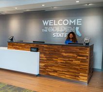 Hampton Inn & Suites Imperial Beach Lobby