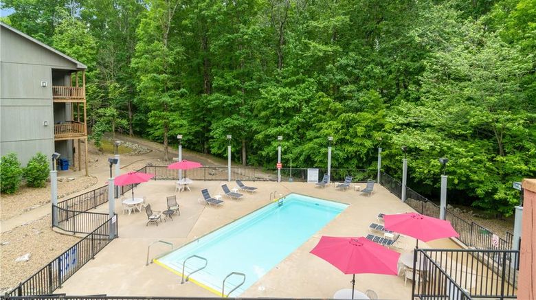 <b>Los Lagos at Hot Springs Village Pool</b>. Images powered by <a href="https://iceportal.shijigroup.com/" title="IcePortal" target="_blank">IcePortal</a>.
