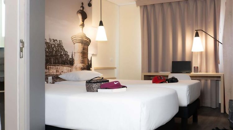 Ibis Chia Room